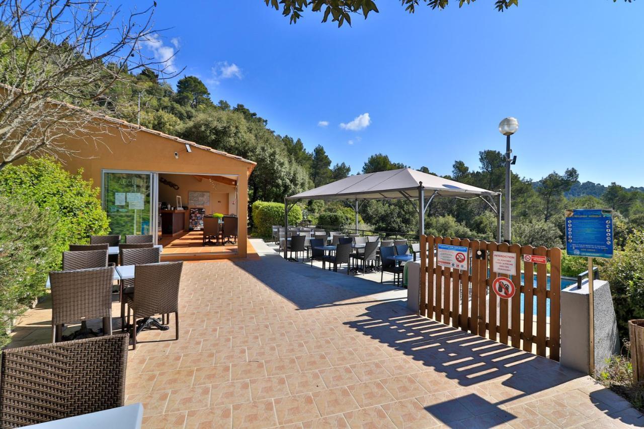 Les Arbousiers Village Hotel Provencal La Roquebrussanne Exterior foto