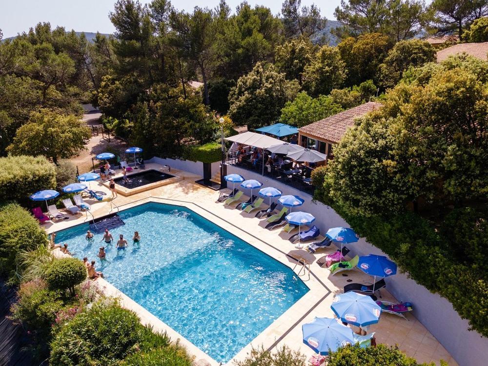 Les Arbousiers Village Hotel Provencal La Roquebrussanne Exterior foto