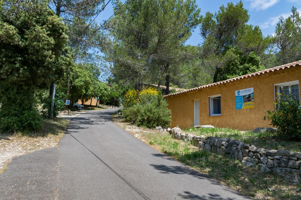 Les Arbousiers Village Hotel Provencal La Roquebrussanne Exterior foto
