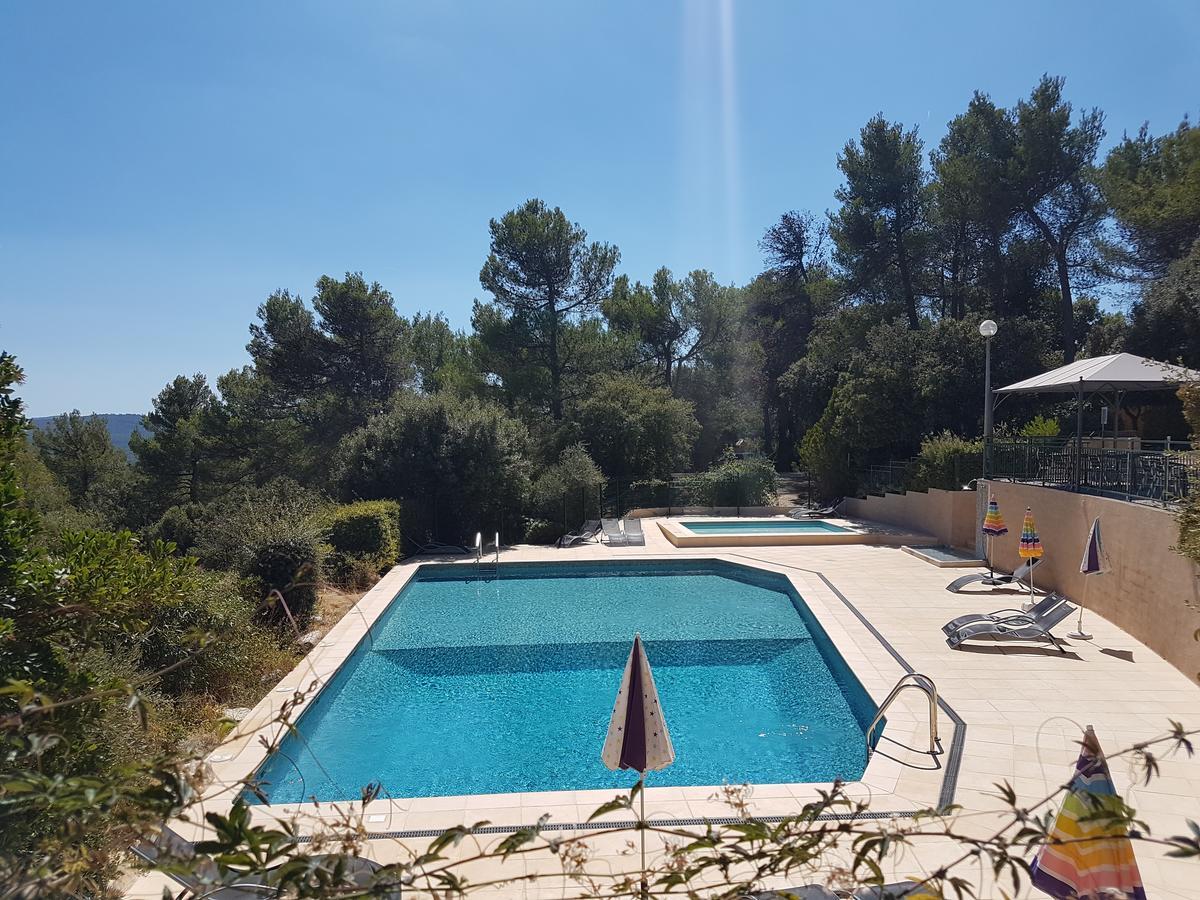 Les Arbousiers Village Hotel Provencal La Roquebrussanne Exterior foto